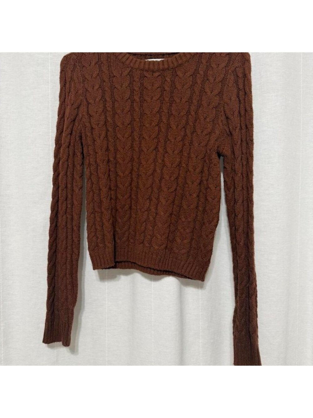Brown cable knit sweater #cableknit #cozy